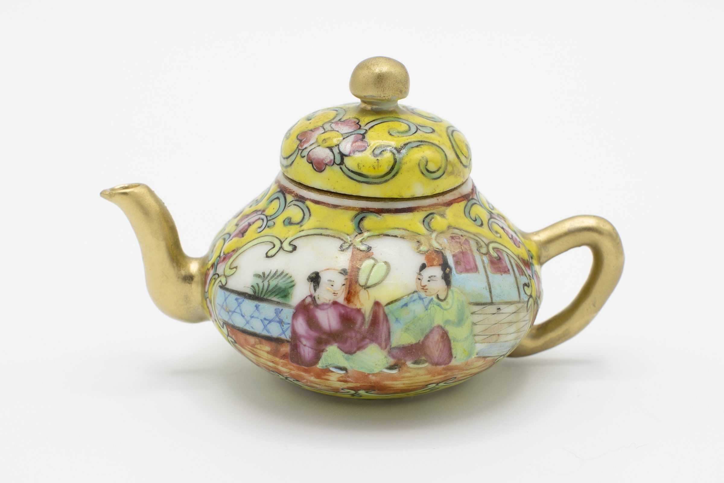 https://wylerantiques.com/wp-content/uploads/2023/03/wyler-antiques-miniature-Chinese-teapot-detail1.jpg
